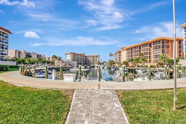 Building Photo - 2871 N Ocean Blvd