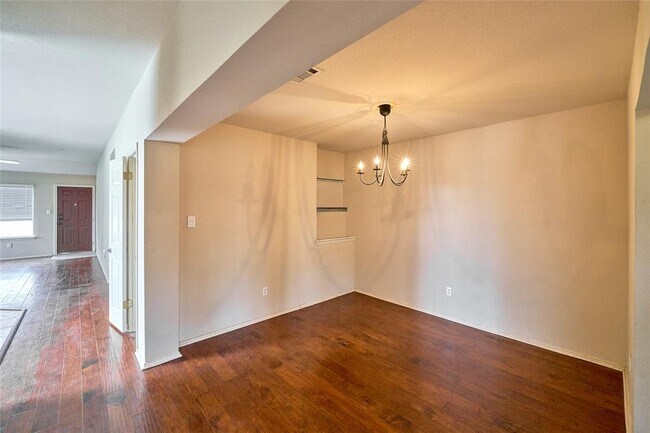 Building Photo - 2712 Settlement Dr