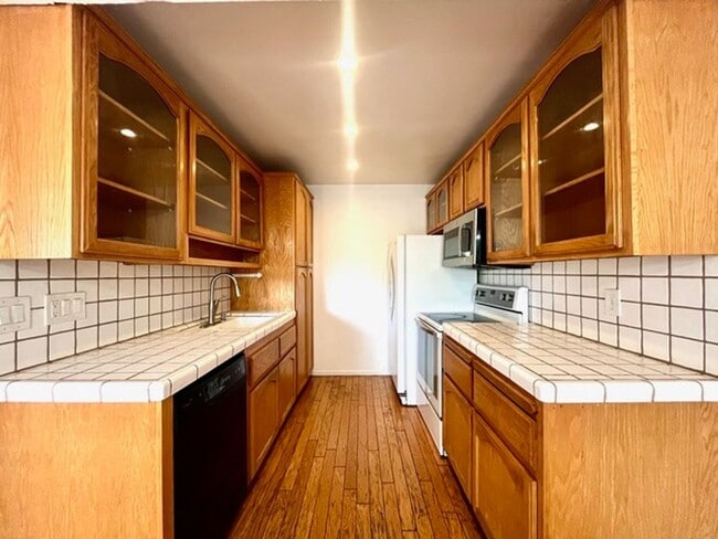 Building Photo - 382 Miraleste Dr