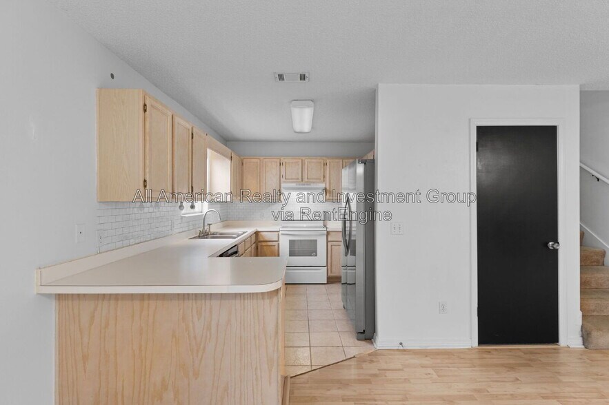 Building Photo - 903 Piedmont Pl