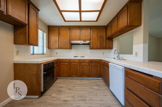 Building Photo - Fresno North West Fig Garden Loop Home, 3B...