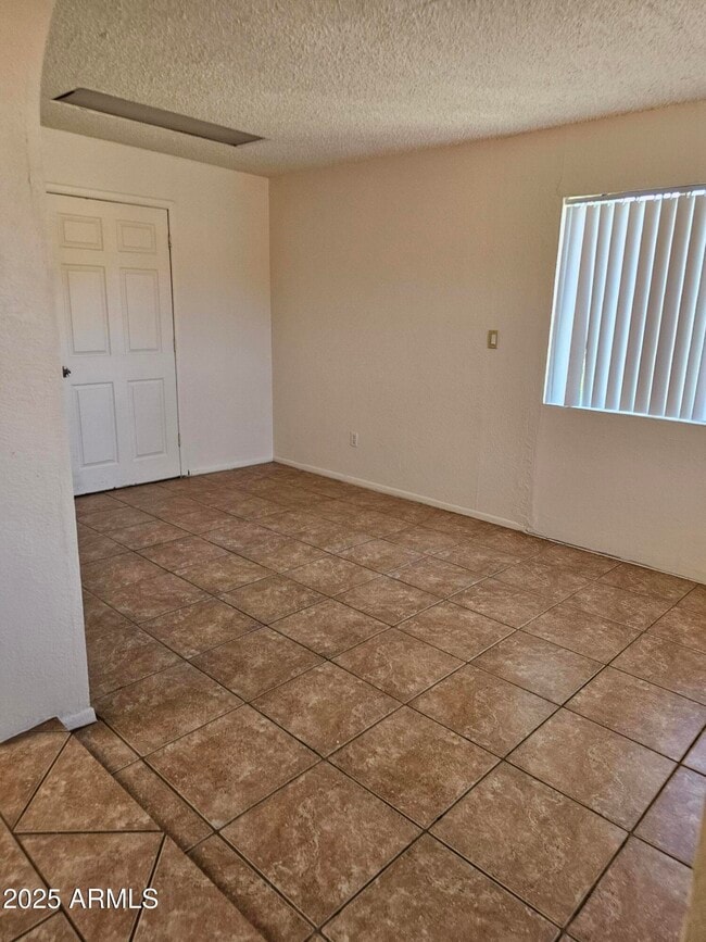 Building Photo - 4939 E Evergreen Dr