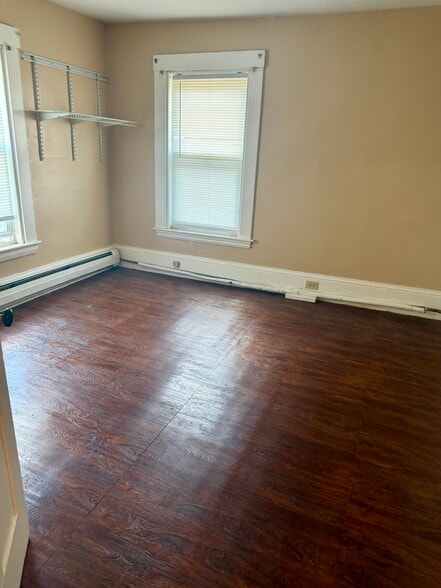 Building Photo - 32 Pond St