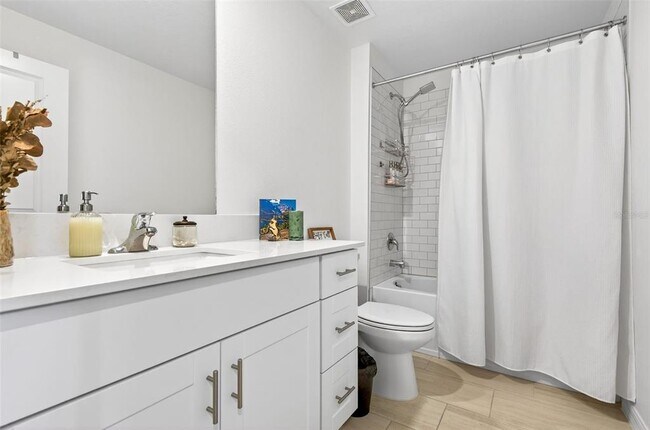 Building Photo - 15217 Zircon Red Dr