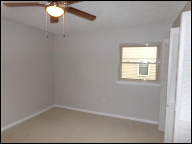 Building Photo - 8 Brookway Ln