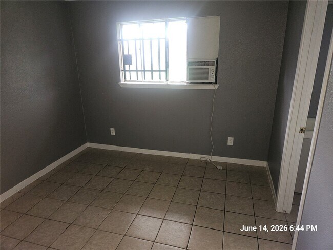 Building Photo - 1534 Tarberry Rd