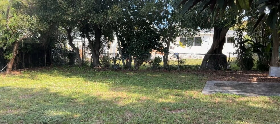 Building Photo - 217 SW 4th Ave