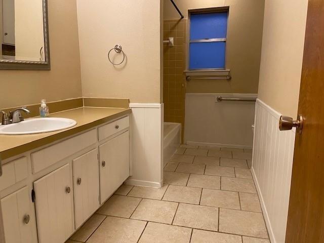 Building Photo - 2240 Shady Meadow Dr