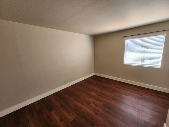 Building Photo - Beautiful Bella Vita 1 Bedroom/1 Bath unit.