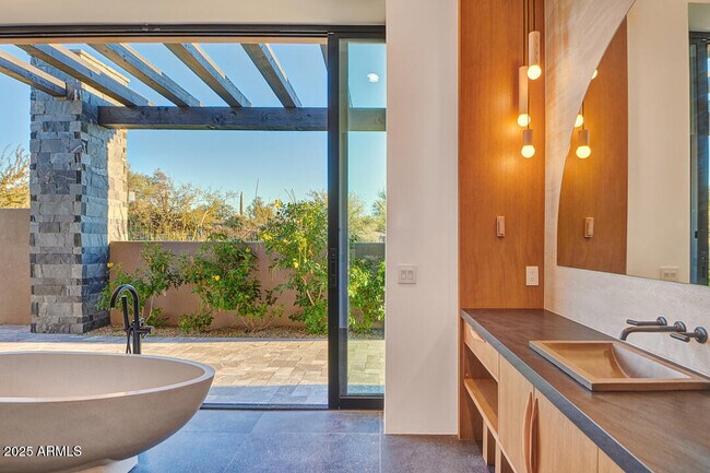 Building Photo - 10249 E Joy Ranch Rd