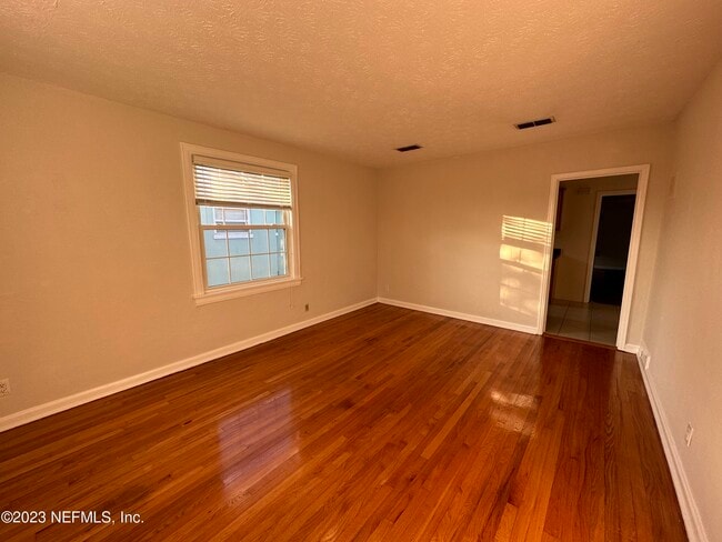 Building Photo - 1261 Belmont Terrace