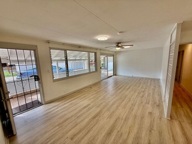 Building Photo - 4/2/3 + Office Space - Single Family Home Located in Kaimuki - Great Location!