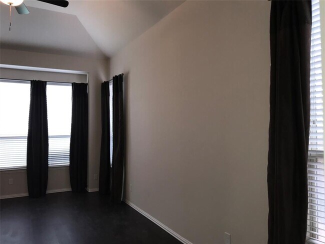Building Photo - 5827 Chaste Ct