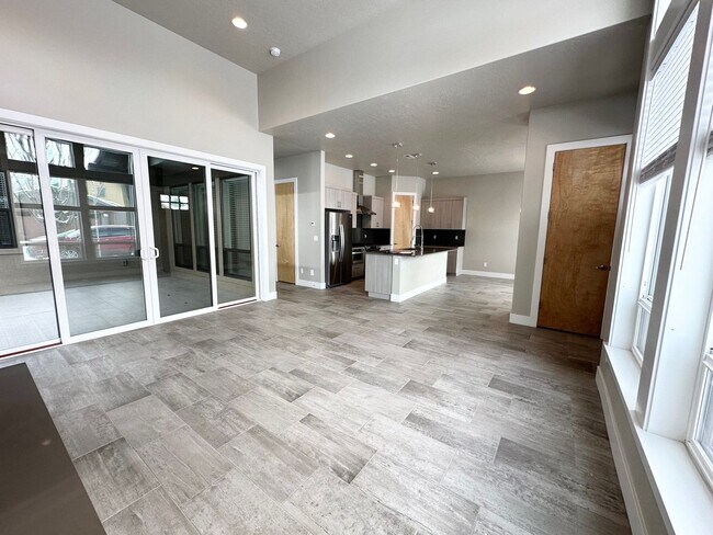 Building Photo - Rarely available in the most preferred River District! Available July 2026