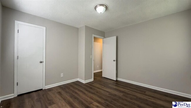 Building Photo - 1109 E Macree Terrace