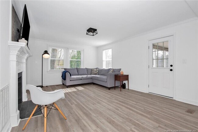 Building Photo - 506 Cross St