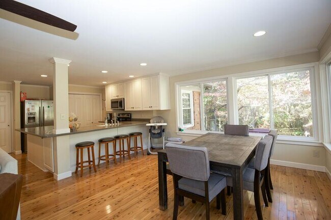 Building Photo - 209 Selkirk Trail