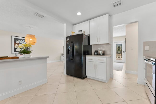 Building Photo - 401 NE 10th Terrace