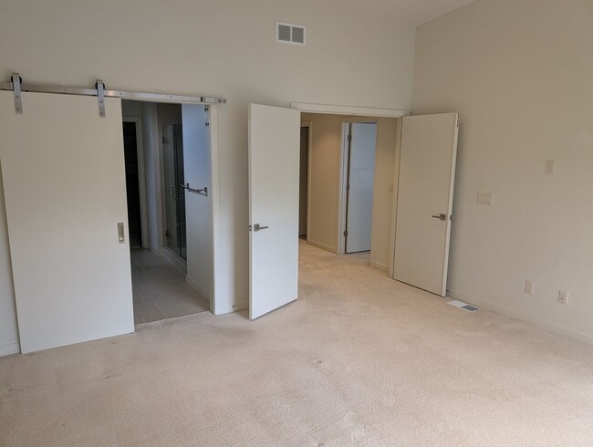 Building Photo - Stunning Modern Home in South Burlingame -...