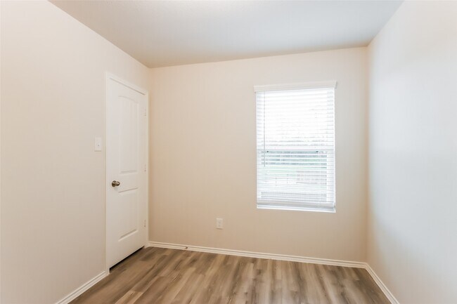 Building Photo - 17311 Desmond St