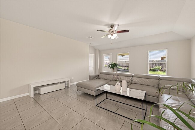 Building Photo - 18306 Pelham Holw Trl