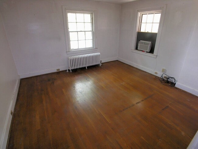 Bedroom - Schenley Arms (Historic)