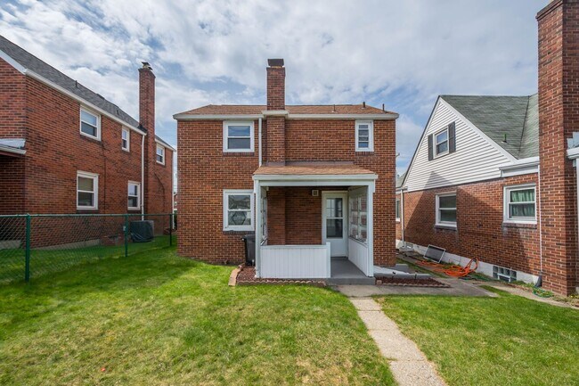 Building Photo - 826 Miller Ave