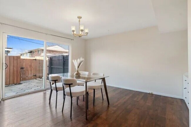 Building Photo - $2,550.00 - 4 Bedrooms, 2.5 Bathroom, Town...