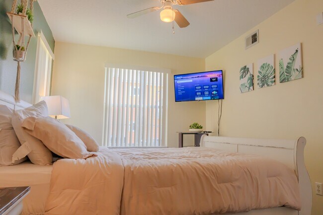 Building Photo - Charming 3BR Fully Furnished Apartment in Kissimmee with Ample Amenities