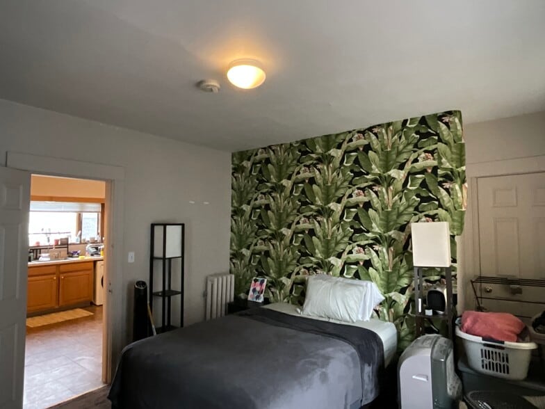 Building Photo - 325 Main St