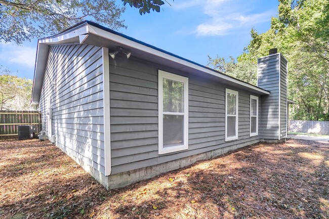 Building Photo - Completely Renovated North Charleston Home