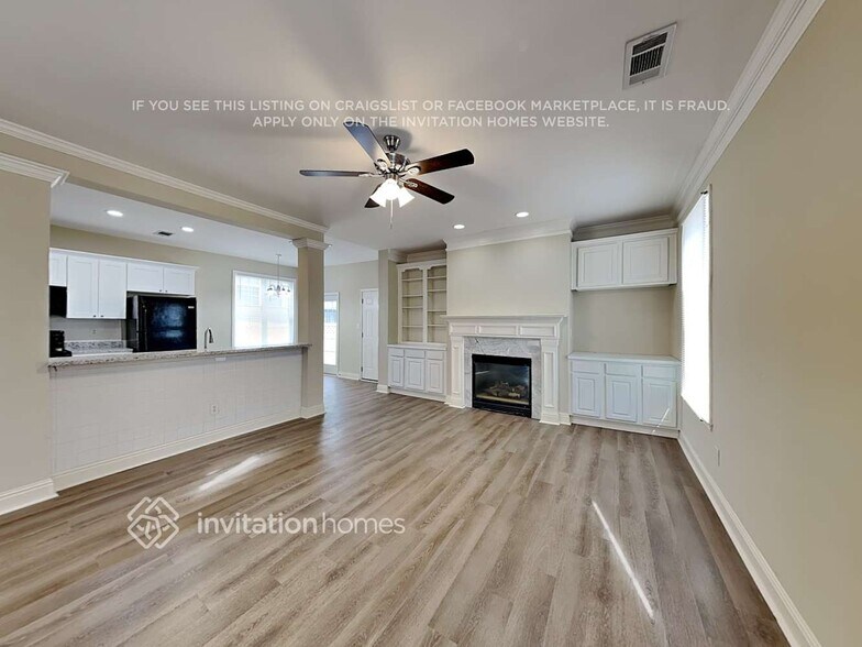 Building Photo - 115 Denham Square