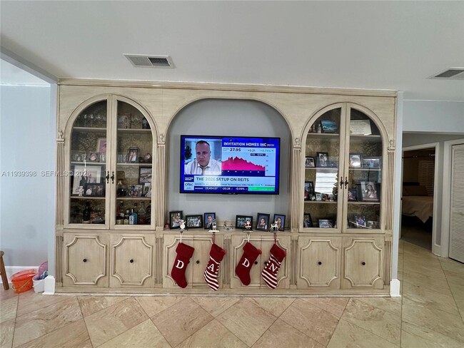 Building Photo - 120 Pocatella St