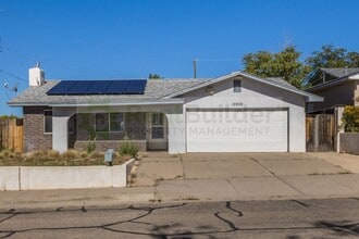 Building Photo - Beautiful, Bright, and Spacious Home with ...