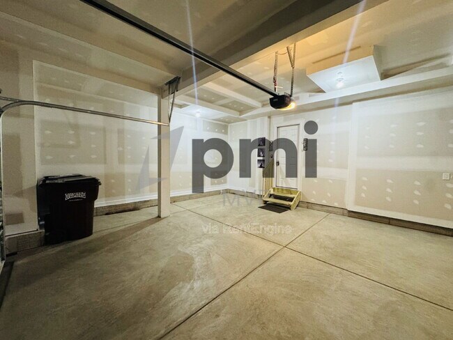 Building Photo - 5749 Shadowfair Ln