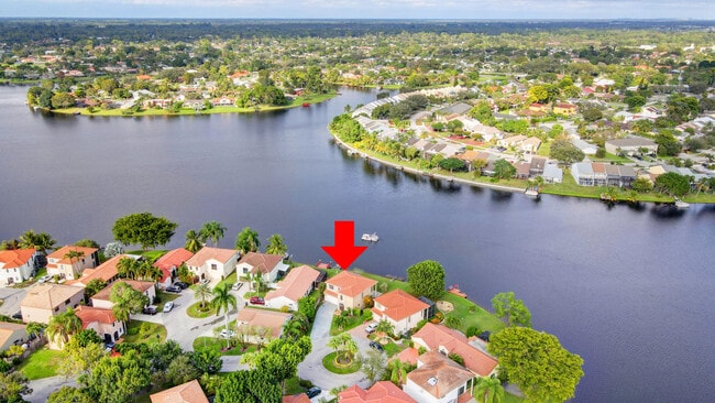 Building Photo - 12561 Shoreside Ln