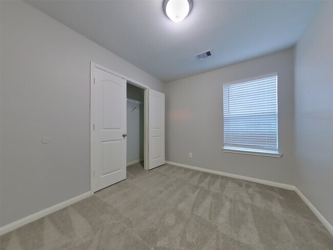 Building Photo - 2322 Oyster Bay Ave