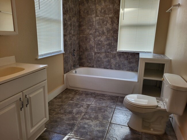 Building Photo - Downtown Rental