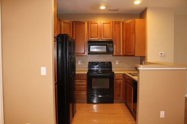 Building Photo - Reduced Price! Cozy and Convenient 2 Bedro...