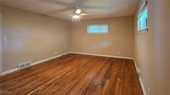 Building Photo - 6862 Westview Dr