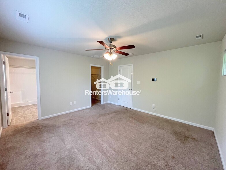 Building Photo - 728 Rosewell Ave