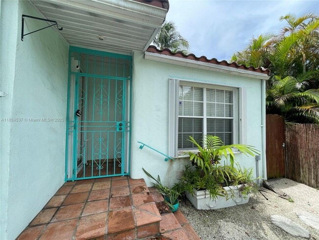 Building Photo - 2280 SW 20th St