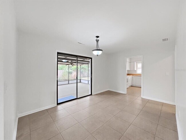 Building Photo - 1701 Laurie Ln