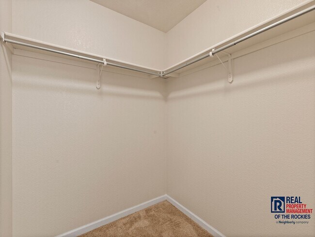 Building Photo - Charming 3 Bed, 2 Bath Home with 3-Car Gar...