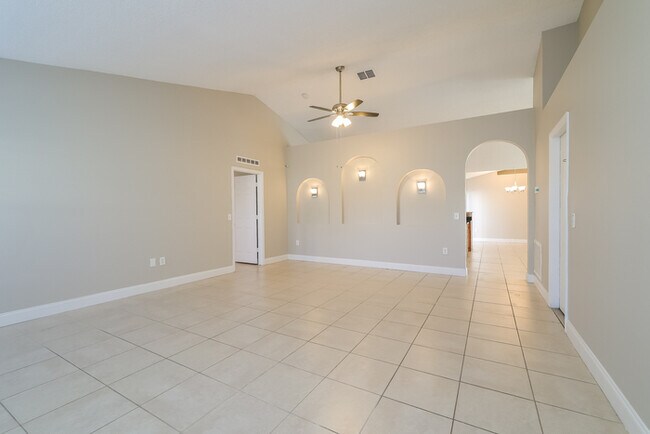 Building Photo - Spacious Comfort Meets Modern Touches