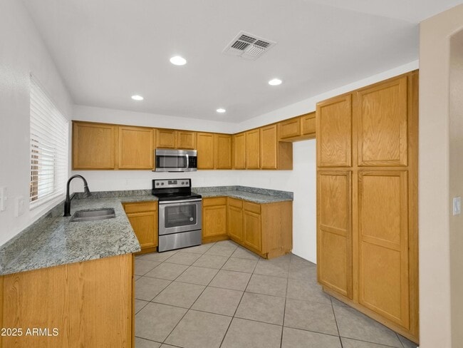 Building Photo - 13620 N 82nd Ln