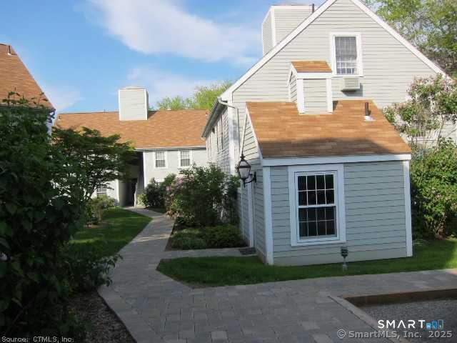 Building Photo - 20 River Colony