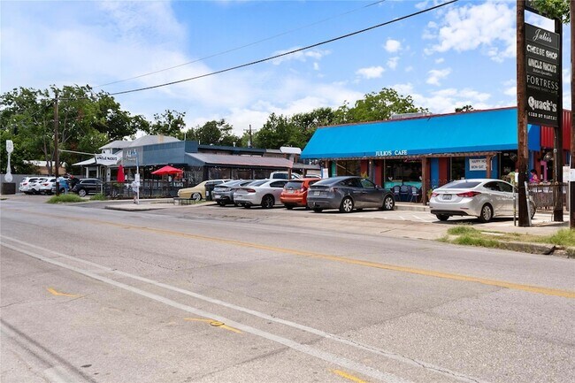 Building Photo - 407 E 45th St