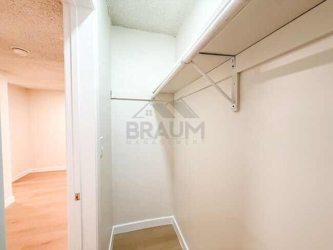 Building Photo - 6041 Whitsett Ave
