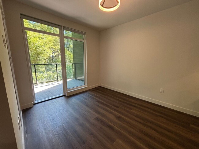 Building Photo - Bright South Corner Home with Park Views –...